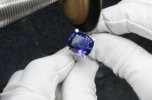 年末聚會(huì)閃耀之選 來輝寶珠寶金銀飾品閃耀登場